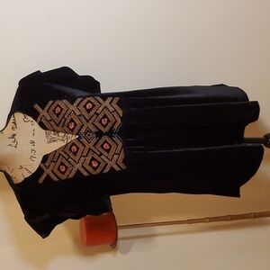 NWT T H M L Black embroidered top size Large